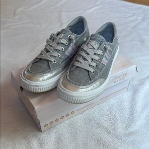 Blowfish Gray Silver Sneakers with Metallic Finish